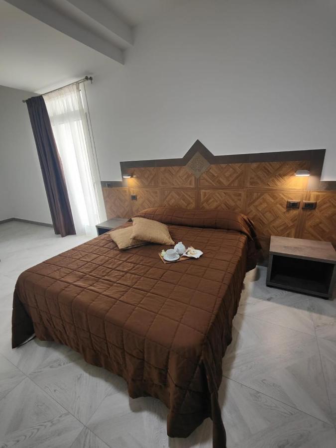 Hotel Эболи Экстерьер фото