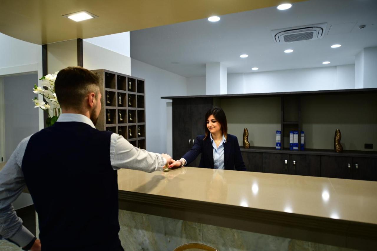 Hotel Эболи Экстерьер фото
