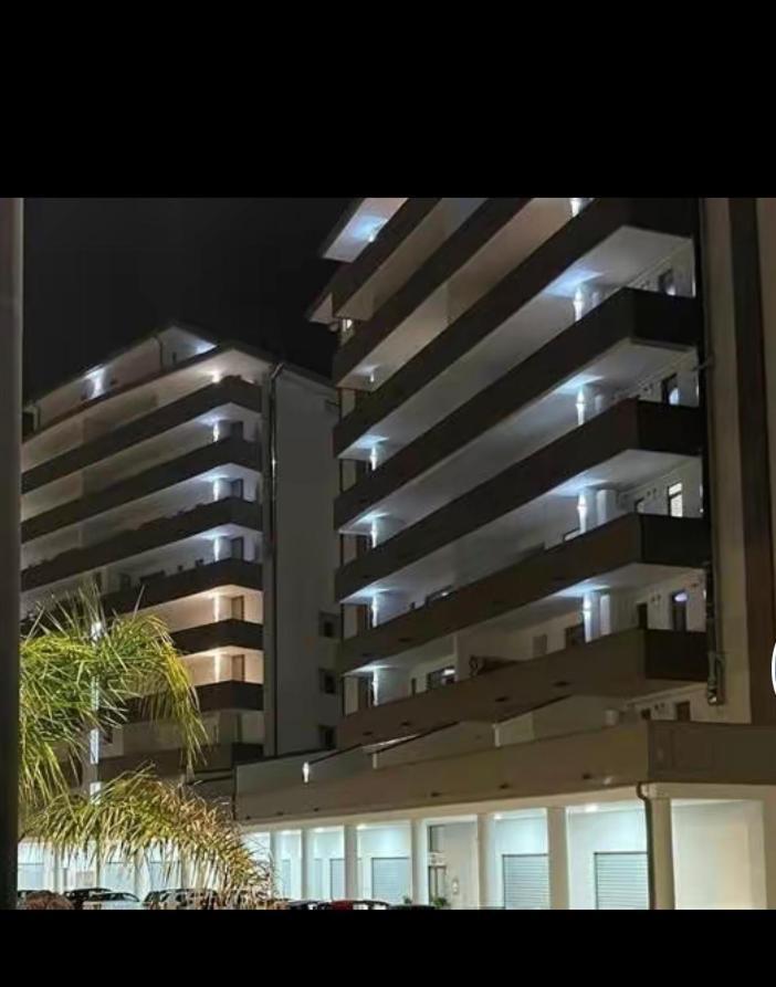 Hotel Эболи Экстерьер фото