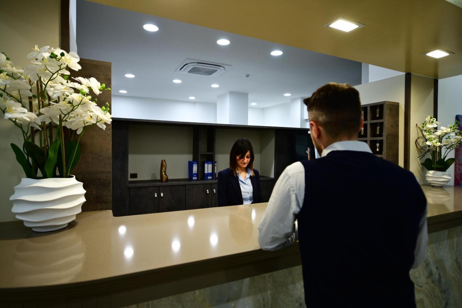 Hotel Эболи Экстерьер фото